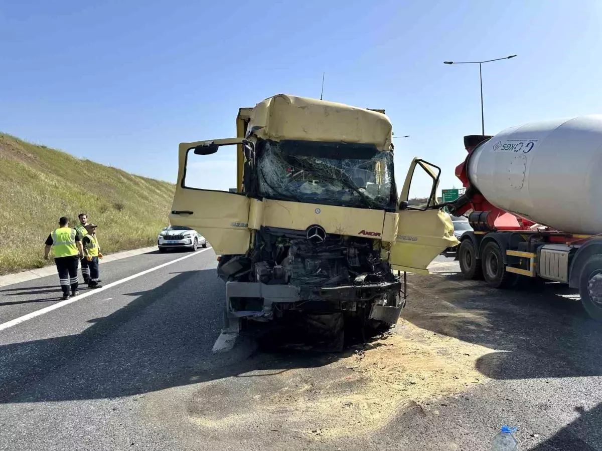Kuzey Marmara Otoyolu'nda Kamyon-Tır Kazası: Bir Kişi Ağır Yaralandı