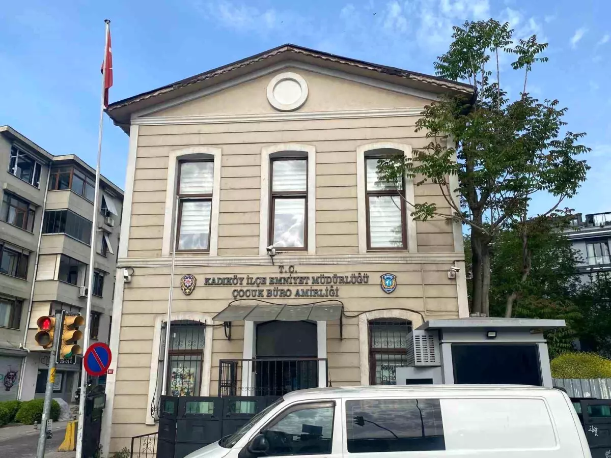 Kadıköy'de Bıçakla Öldürülen Genç İçin İki Şüpheli Adliyeye Sevk Edildi