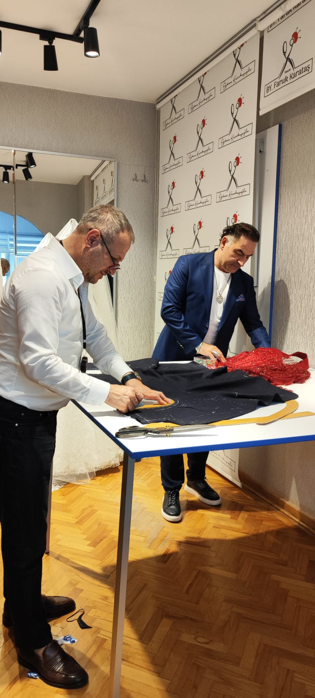 Moda dünyasında devrim: Gelinlik ve damatlık aynı çatı altında hayat buluyor