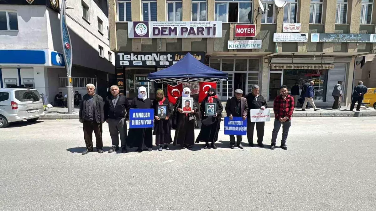 Muş'ta Çocuklarını Kaybeden Ailelerin Eylemi Devam Ediyor