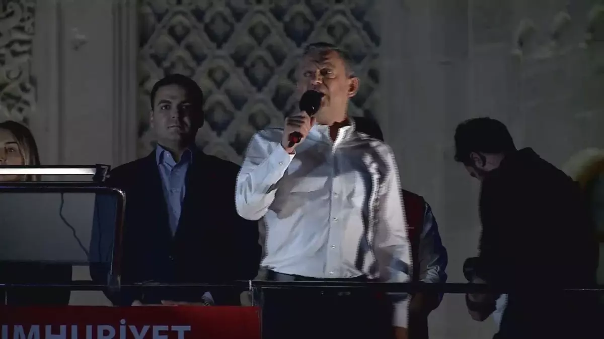 Özgür Özel: Beyazıt Meydanı Hürriyetin Kalbidir