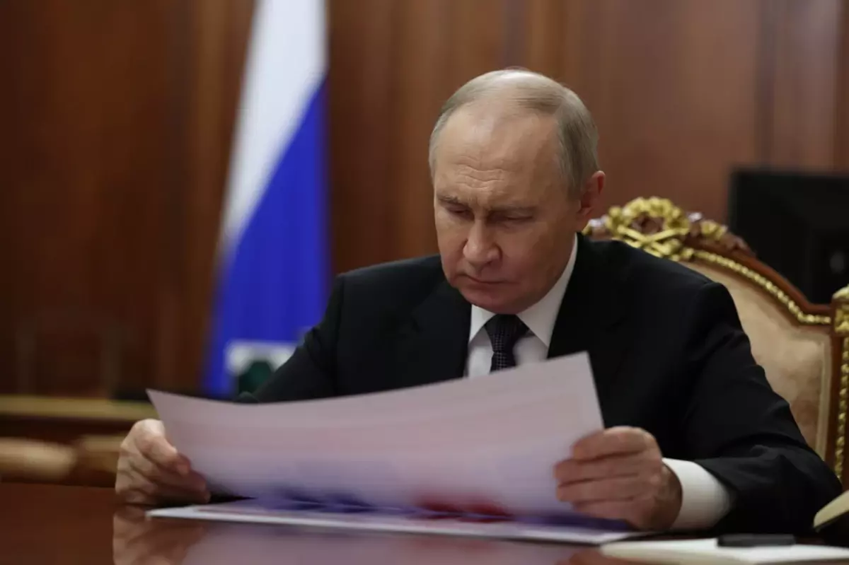 Putin, İran ile ABD Arasındaki Nükleer Müzakerelere Destek Veriyor