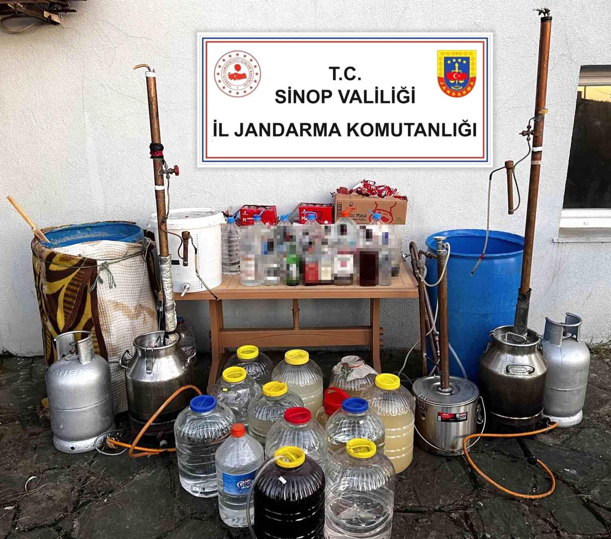 Sinop'ta Kaçak Alkol Operasyonu: 632,7 Litre İçki Ele Geçirildi
