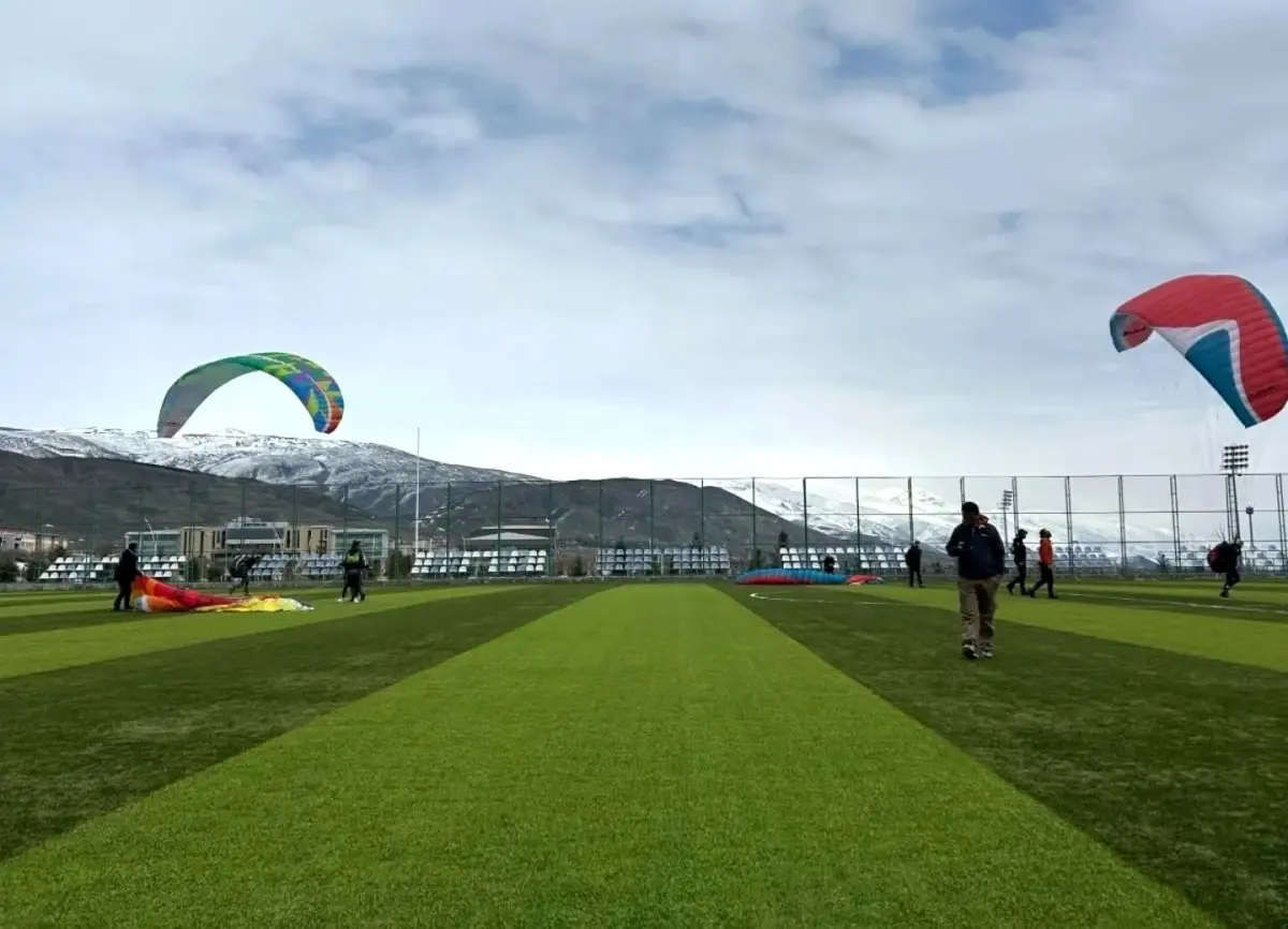 THK ve Erzincan Kulübü'nden Yamaç Paraşütü Eğitimi
