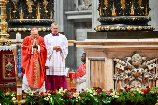 Vatikan'da yeni papa ilk turda seçilemedi