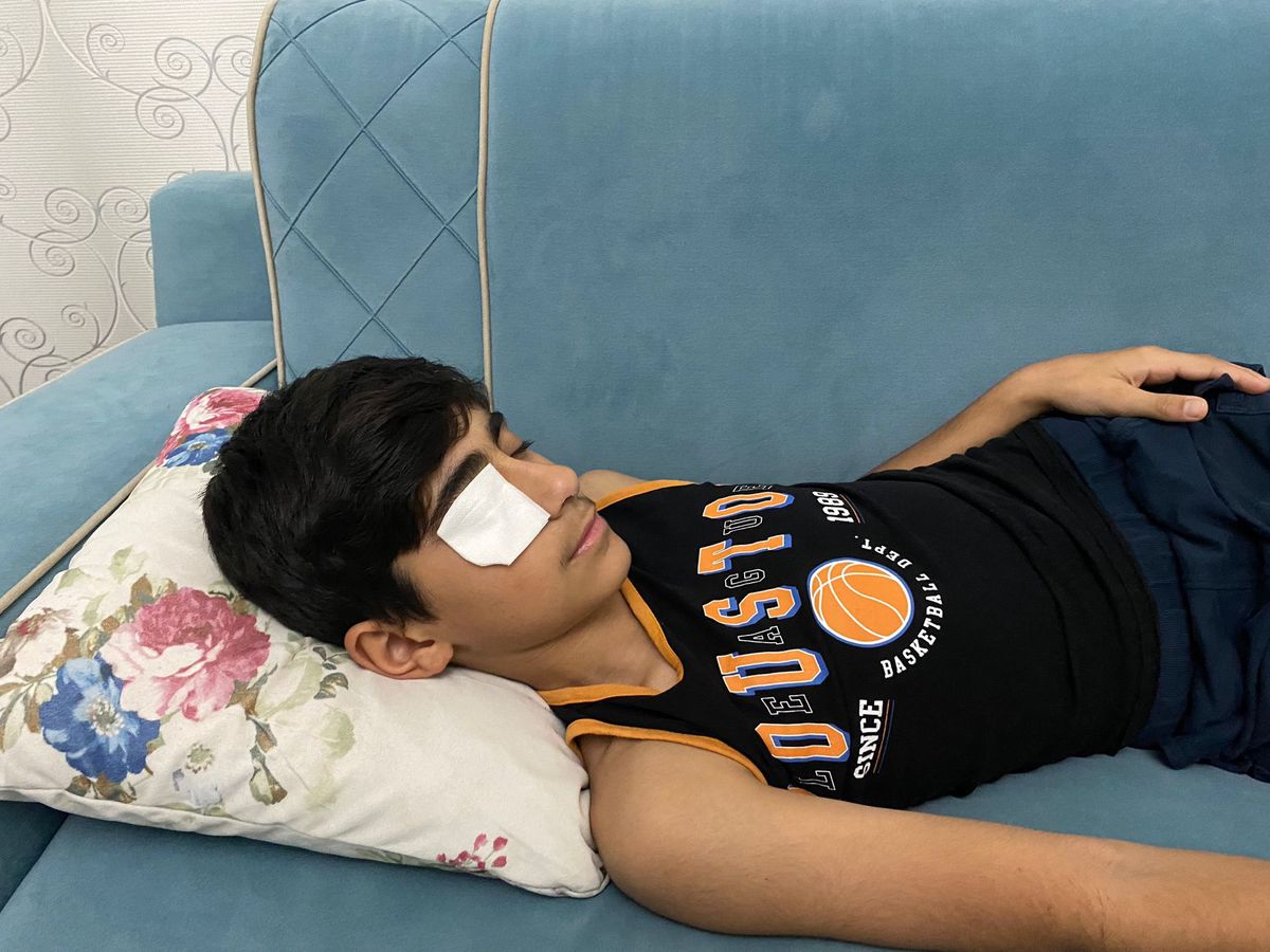 Diyarbakır'da Çocuk Yapıştırıcıyla Gözünü Yaraladı