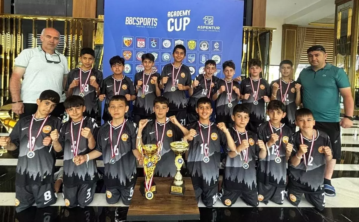 Yıldızkent Spor Kulübü, Antalya'dan Çifte Kupa ile Döndü