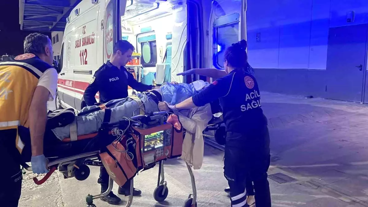 Konya'da Kontrolden Çıkan Otomobil Ağaca Çarptı: Sürücü Ağır Yaralı