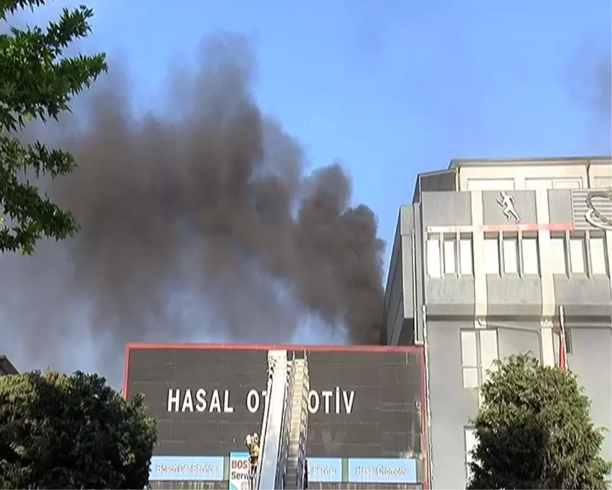 Bağcılar'da Forma Üretim Fabrikasında Yangın