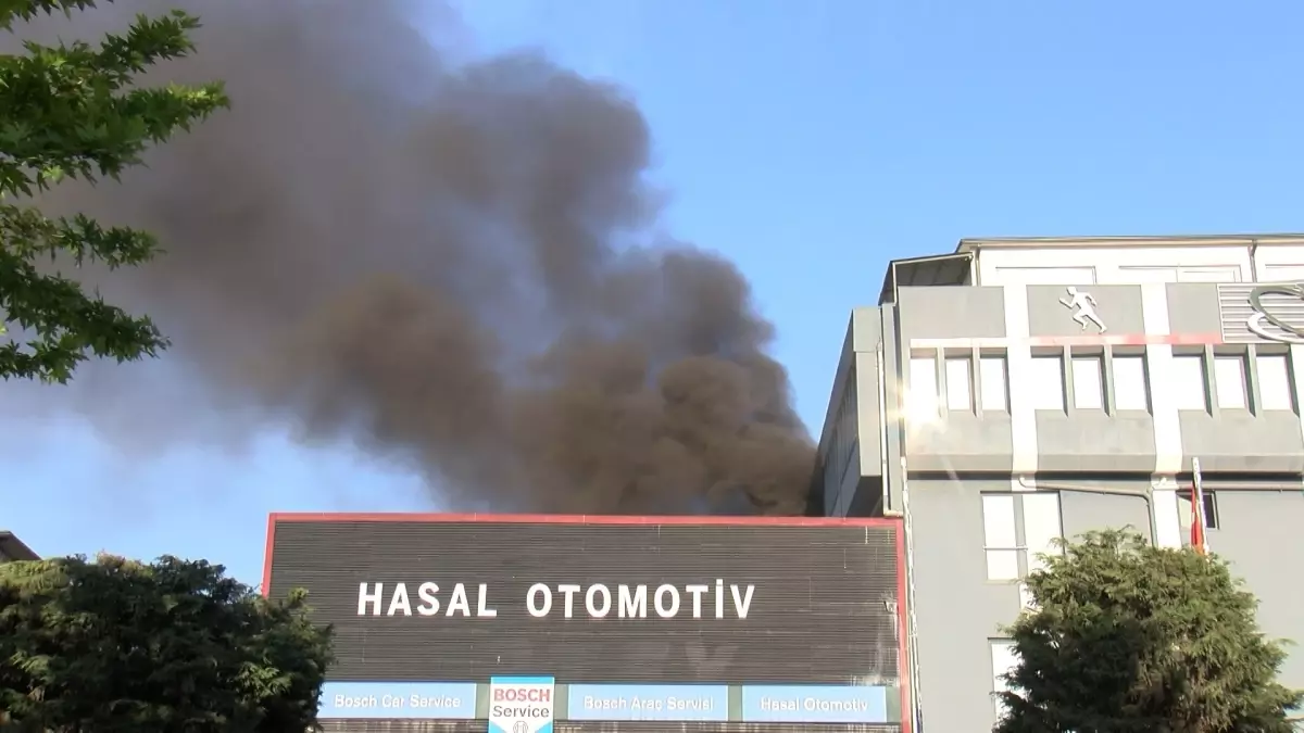 Bağcılar'da Sporcu Forması Üreten Fabrikada Yangın Çıktı