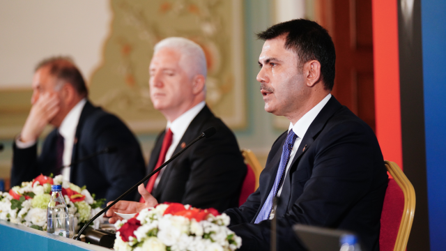 Bakan Kurum: İstanbul'da 600 bin konut acil dönüşüm bekliyor Bakan Kurum: İstanbul'da 600 bin konut acil dönüşüm bekliyor