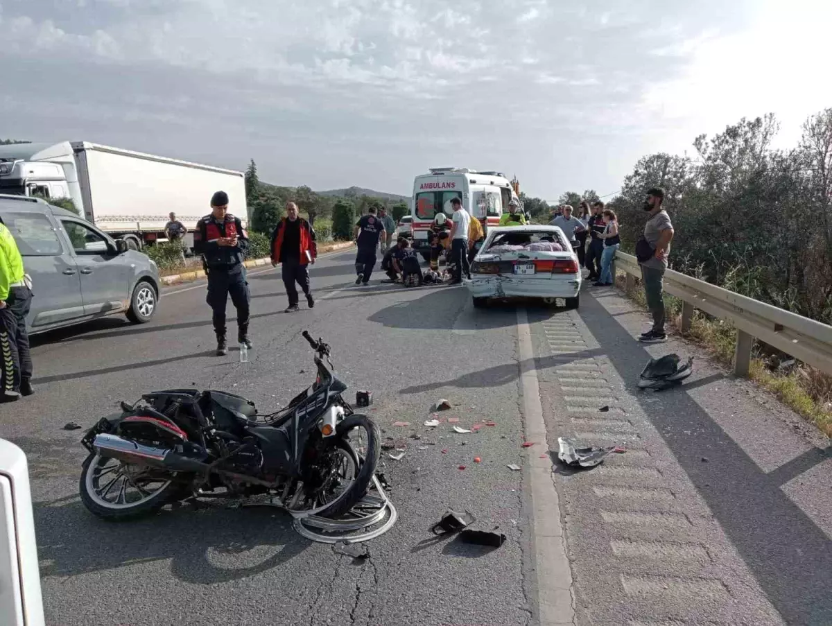 Balıkesir'de Motosiklet ile Otomobil Çarpıştı: 2 Yaralı