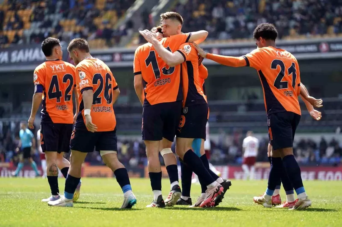 Başakşehir, Fenerbahçe ile Avrupa Kupaları İçin Mücadele Edecek