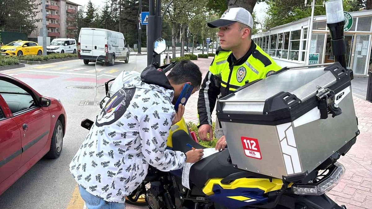 Bolu'da Sinyal Vermeden Dönüş Yapan 22 Araca Cezai İşlem