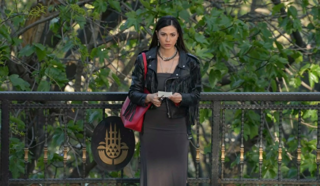 EŞREF RÜYA 7. BÖLÜM İZLE || KANAL D ekranı ile Eşref Rüya son bölüm izle tek parça full HD ve kesintisiz! Eşref Rüya'nın son bölümünde ne oldu?