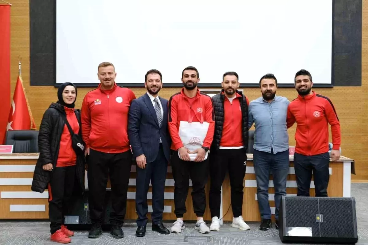 Erzurum GSİM Antrenörleri Bilgi Yarışmasında Yarıştı