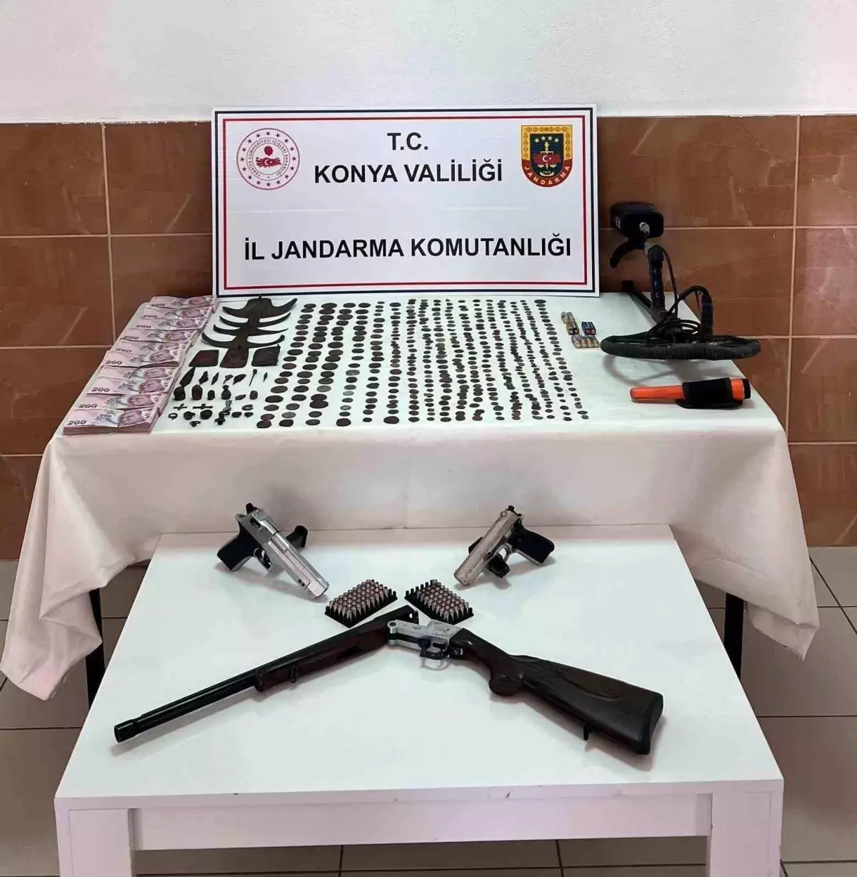 Konya'da Tarihi Eser Operasyonu: Çok Sayıda Sikke ve Obje Ele Geçirildi