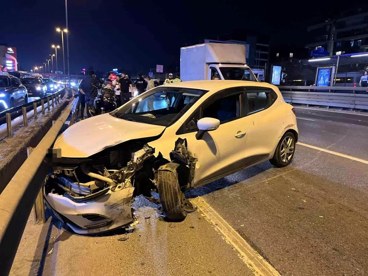 Küçükçekmece'de Alkollü Sürücü Zincirleme Kazaya Neden Oldu