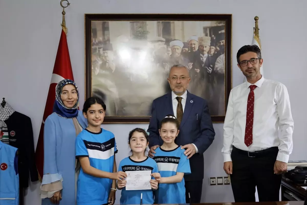 Denizli Öğrencileri, El Emeği İle Ürettikleri Takılarla Filistin'e Destek Oldu