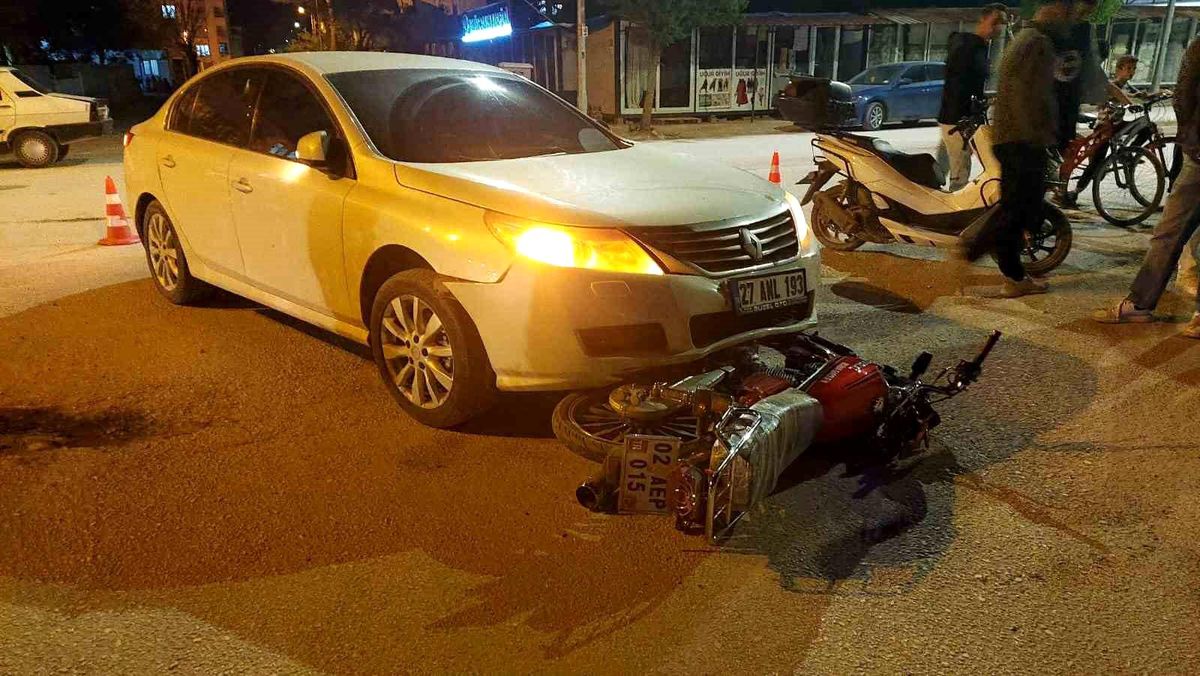 Adıyaman'da Otomobil ve Motosiklet Çarpışması: 2 Yaralı