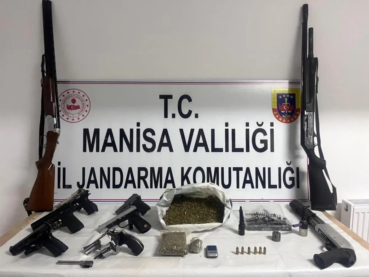 Soma'da Ruhsatsız Silah ve Uyuşturucu Operasyonu