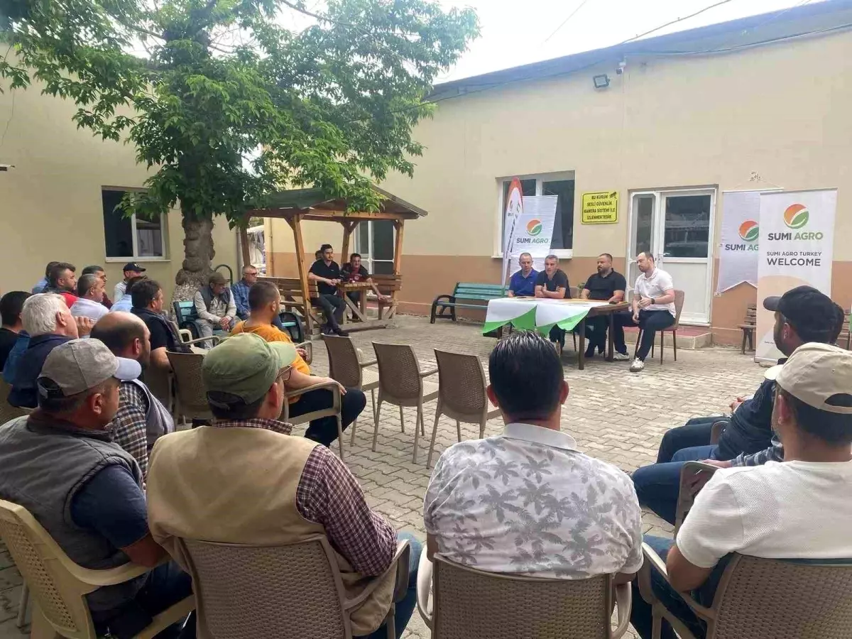 Manisa'da Bağlarda Unlubite ile Mücadele İçin Feromon Tuzakları Dağıtıldı