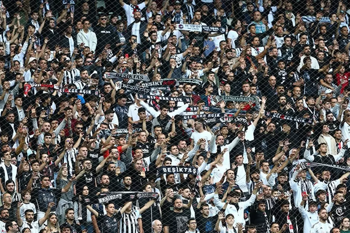 Serdal Adalı Beşiktaş'taki ilk ayrılığı duyurdu