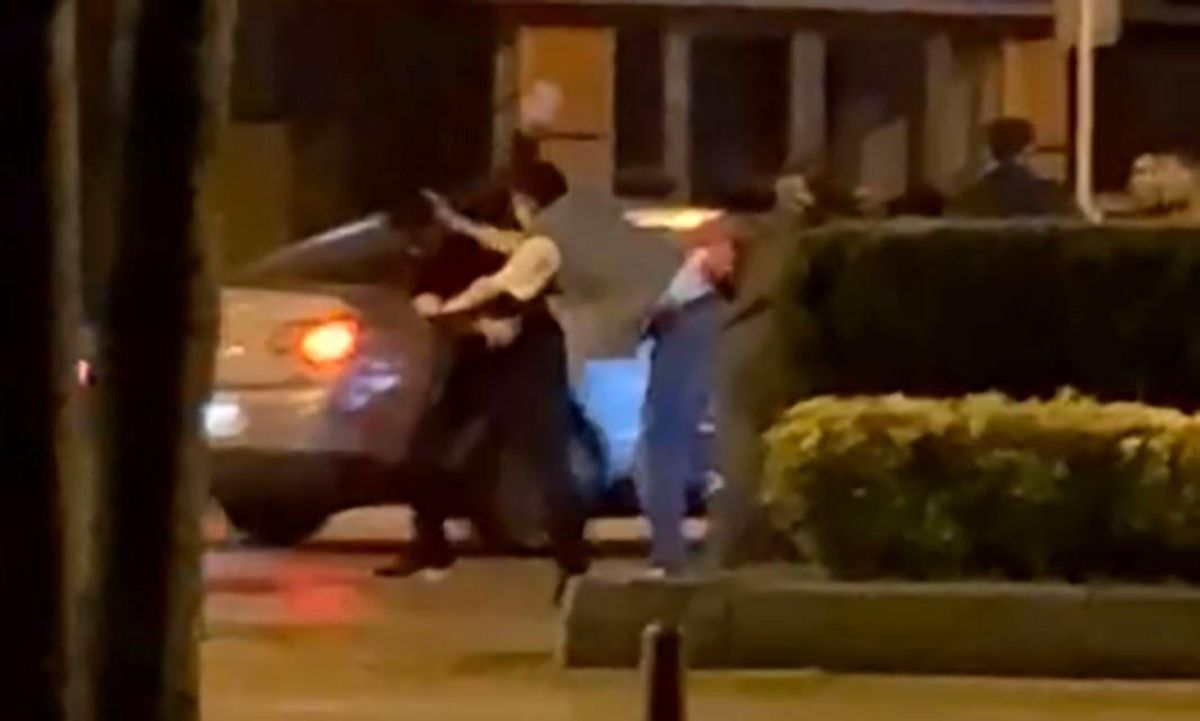 Bolu'da Gece Saatlerinde İki Grubun Kavgası Kameralara Yansıdı