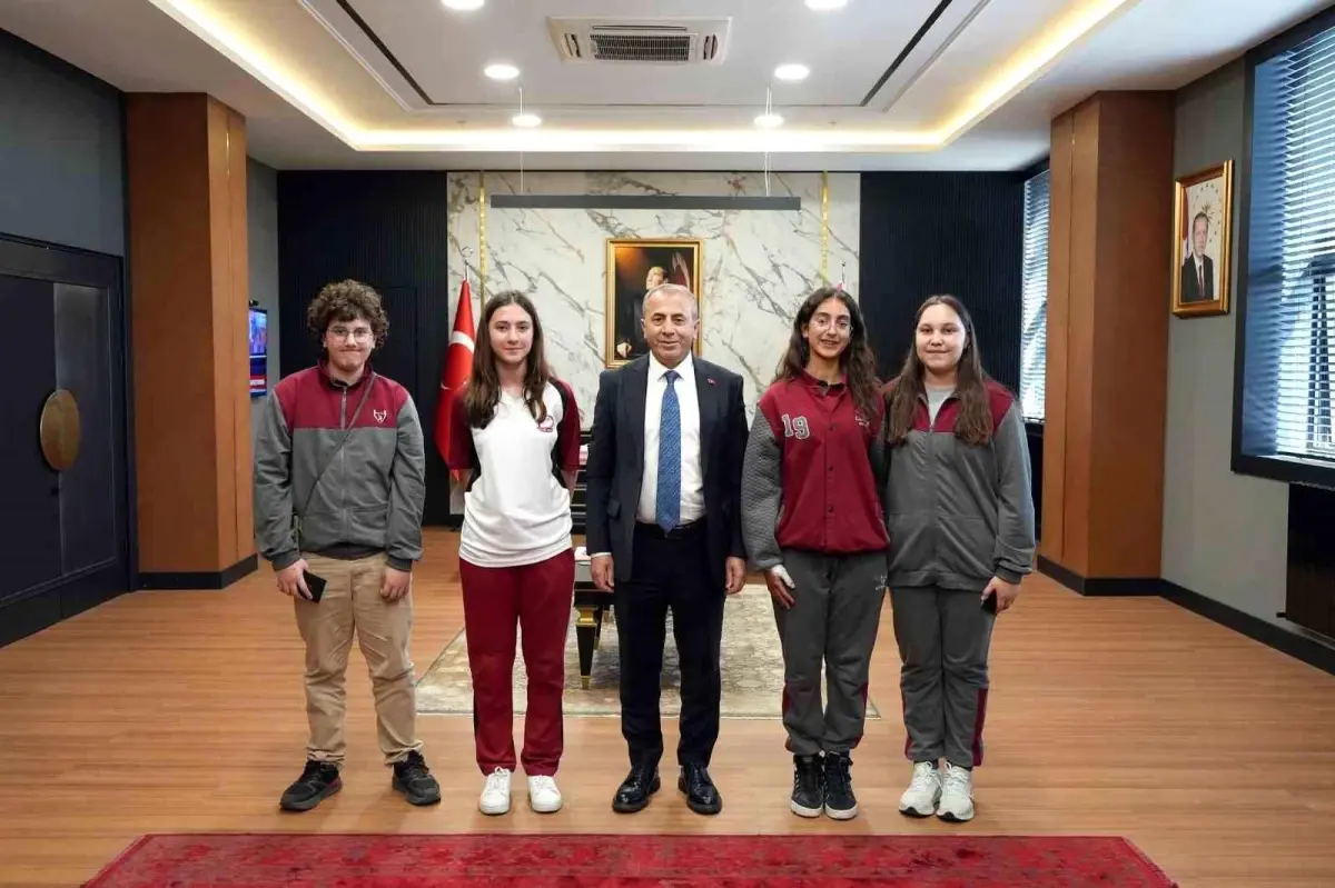 Çanakkale'de Trafik Konulu Resim Yarışması Dereceye Giren Öğrenciler Ödüllendirildi