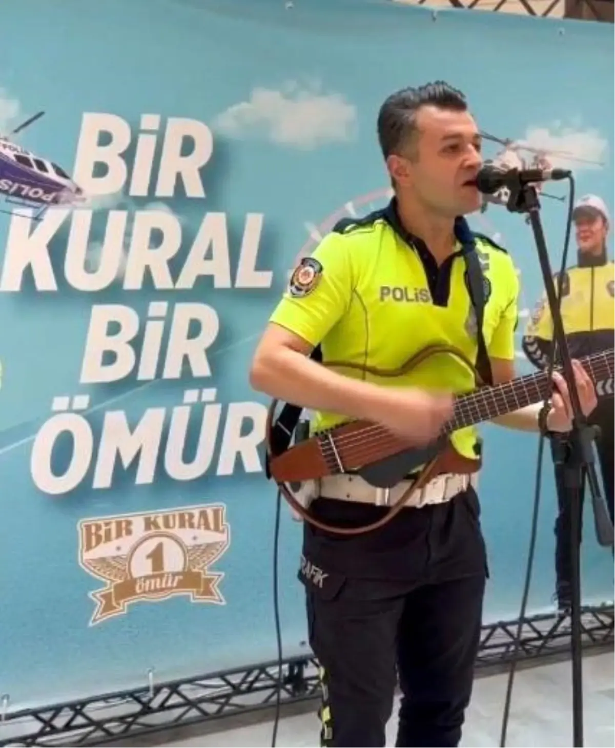 Kahramanmaraş'ta Trafik Polisi'nden Müzikal Farkındalık Etkinliği