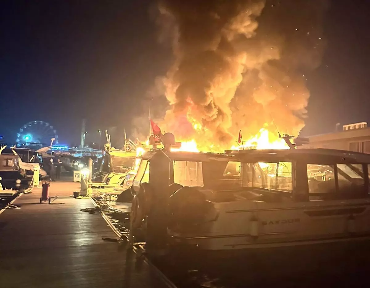 Tuzla marinada tekne yangını -1