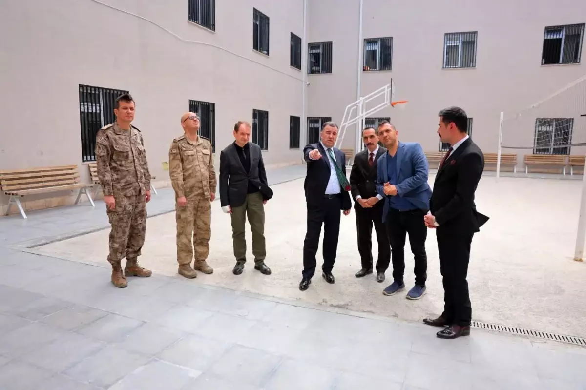 Bayburt Valisi Eldivan, Geri Gönderme Merkezi'ni Ziyaret Etti