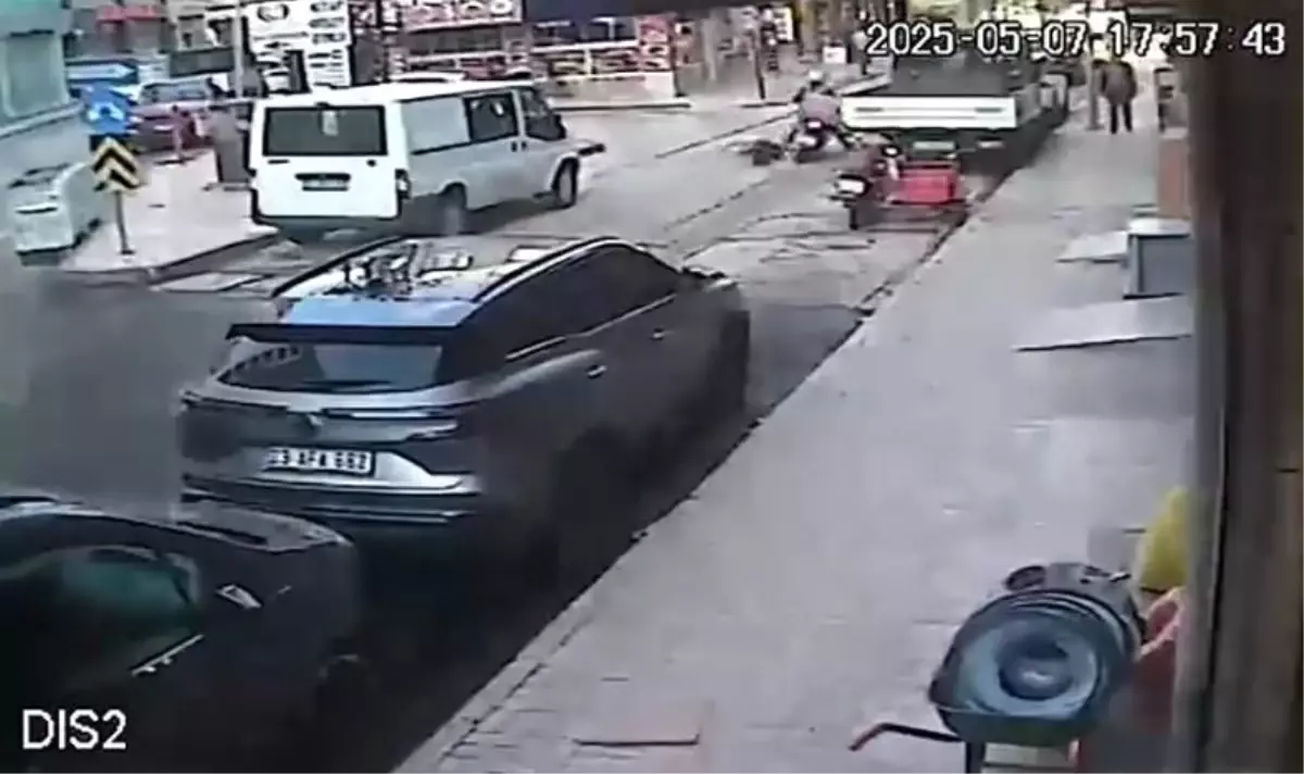 Elazığ'da Yaşlı Adam Motosikletin Çarpmasıyla Yaralandı