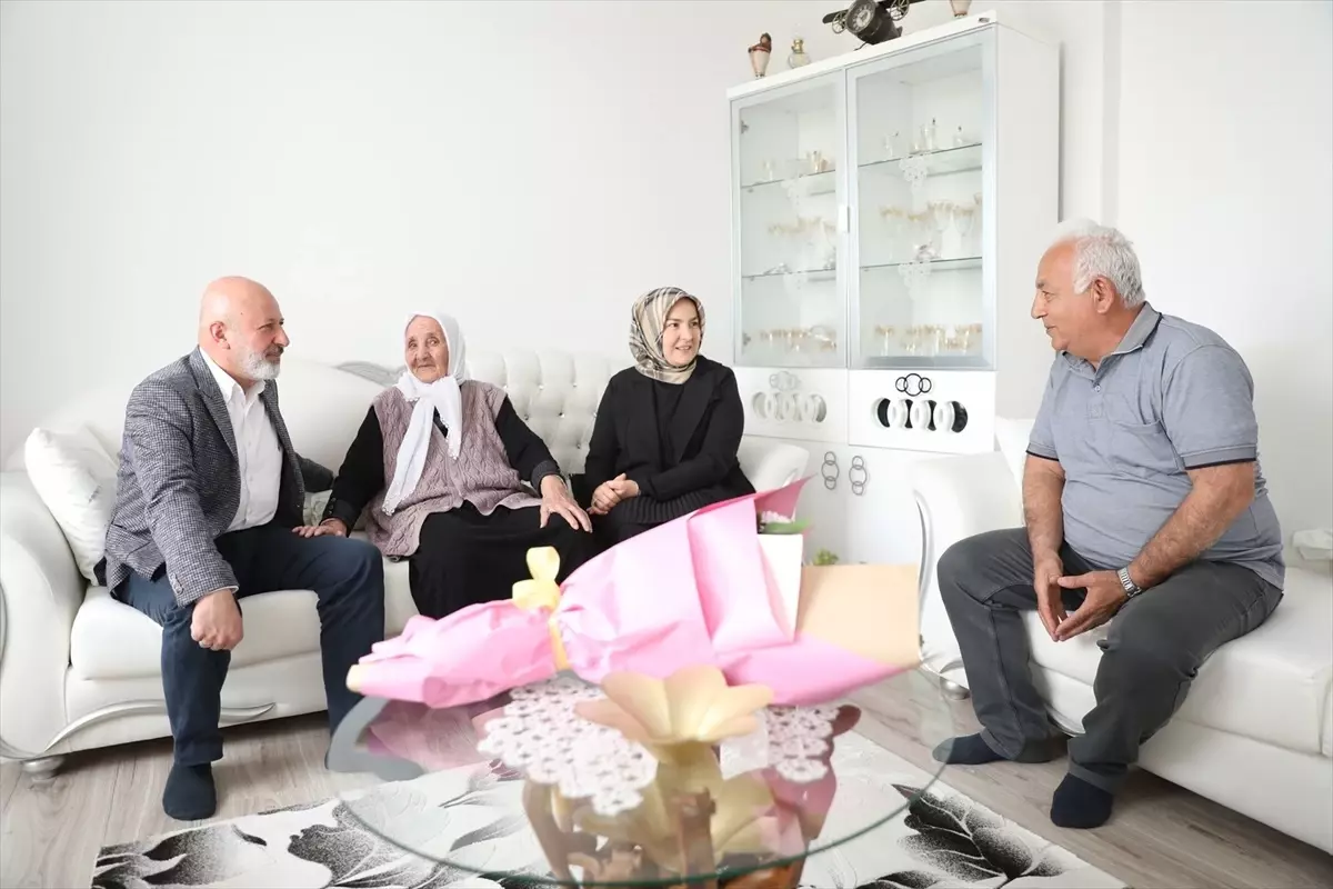 109 yaşındaki 'Şemsi teyzeye' Anneler Günü ziyareti