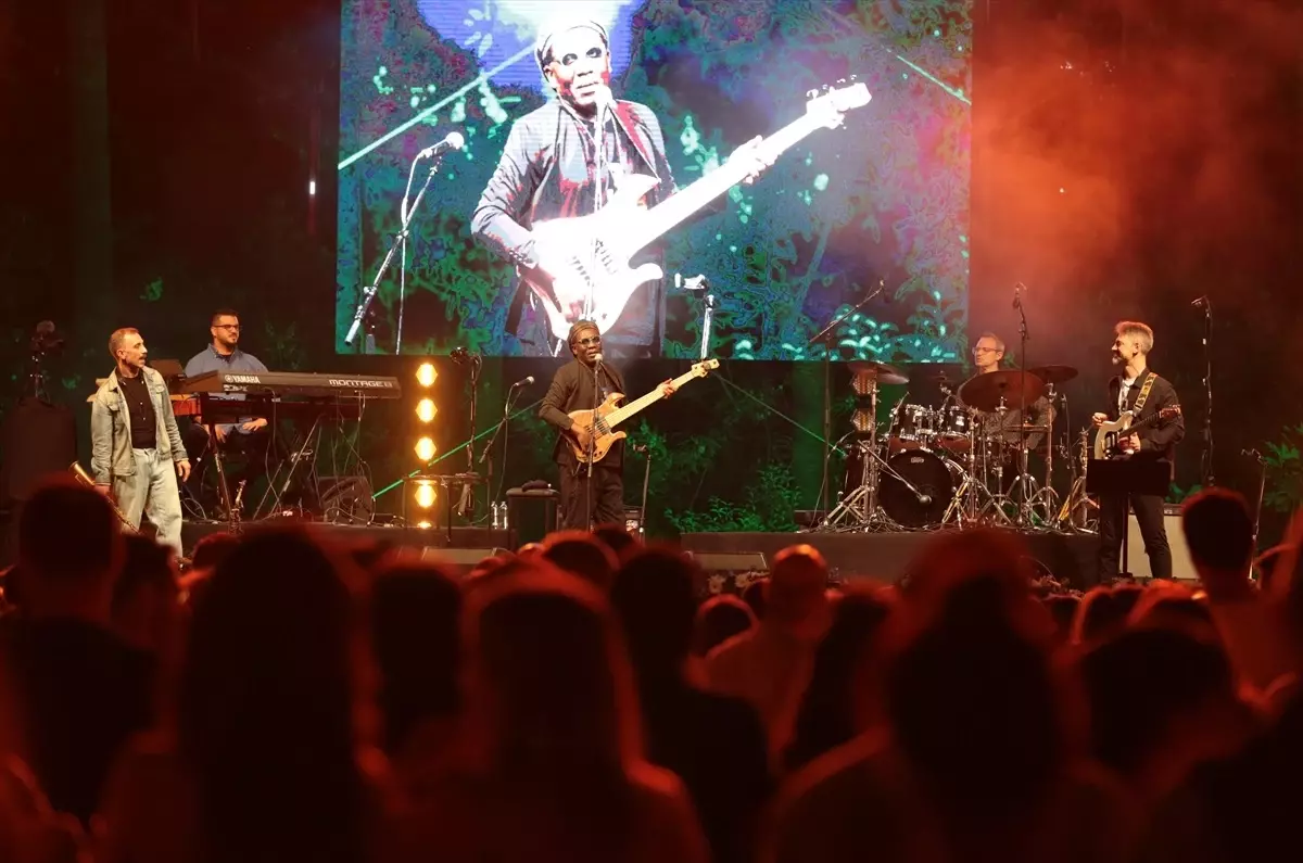 Akra Caz Festivali'nde Richard Bona Sahne Aldı
