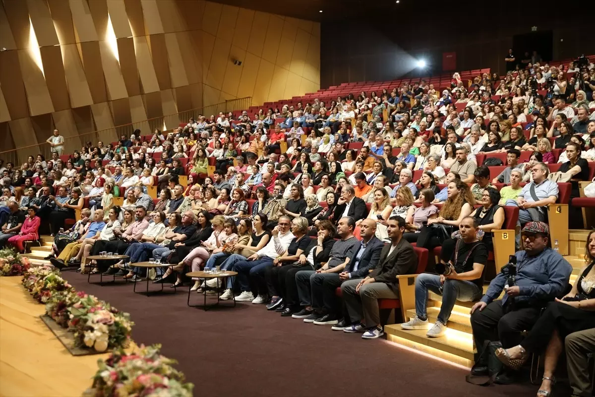 Denizli'de Uluslararası Cam Bienali'nde Göz Alıcı Defile