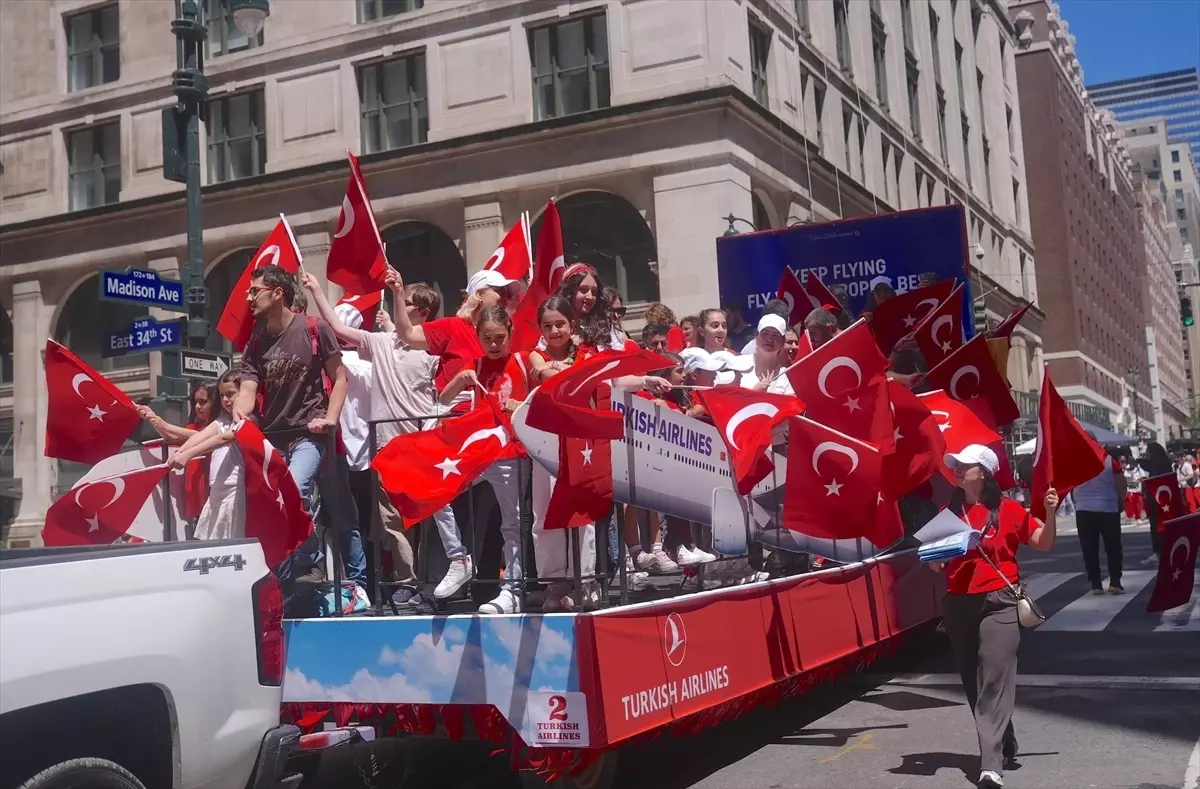 ABD'de 42. Geleneksel New York Türk Günü Yürüyüşü coşkuyla kutlandı