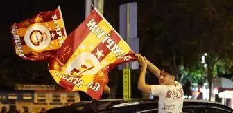Galatasaray Taraftarları Ziraat Türkiye Kupası'nı Sokaklarda Kutladı