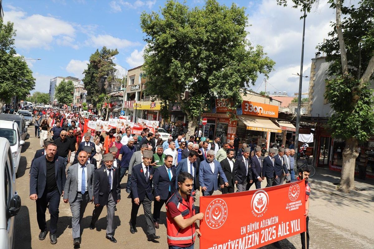 Adıyaman'da Aile Haftası Kortej Yürüyüşü Düzenlendi