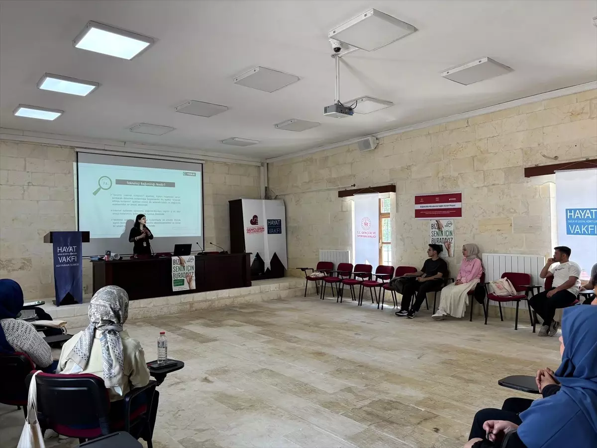 Adıyaman'da Üniversite Öğrencilerine Bağımlılık Eğitimi Verildi