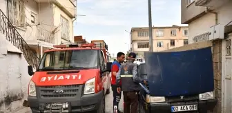 Adıyaman'da Park Halindeki Otomobil Alev Aldı
