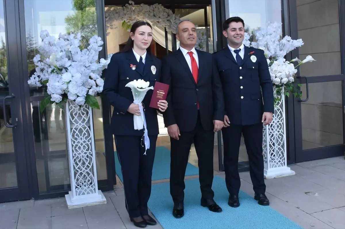 Polis Memurlarının Uniformalı Nikah Töreni