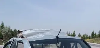 Afyonkarahisar'da Otomobil Tır Dorsesine Çarptı: 1 Ölü, 4 Yaralı