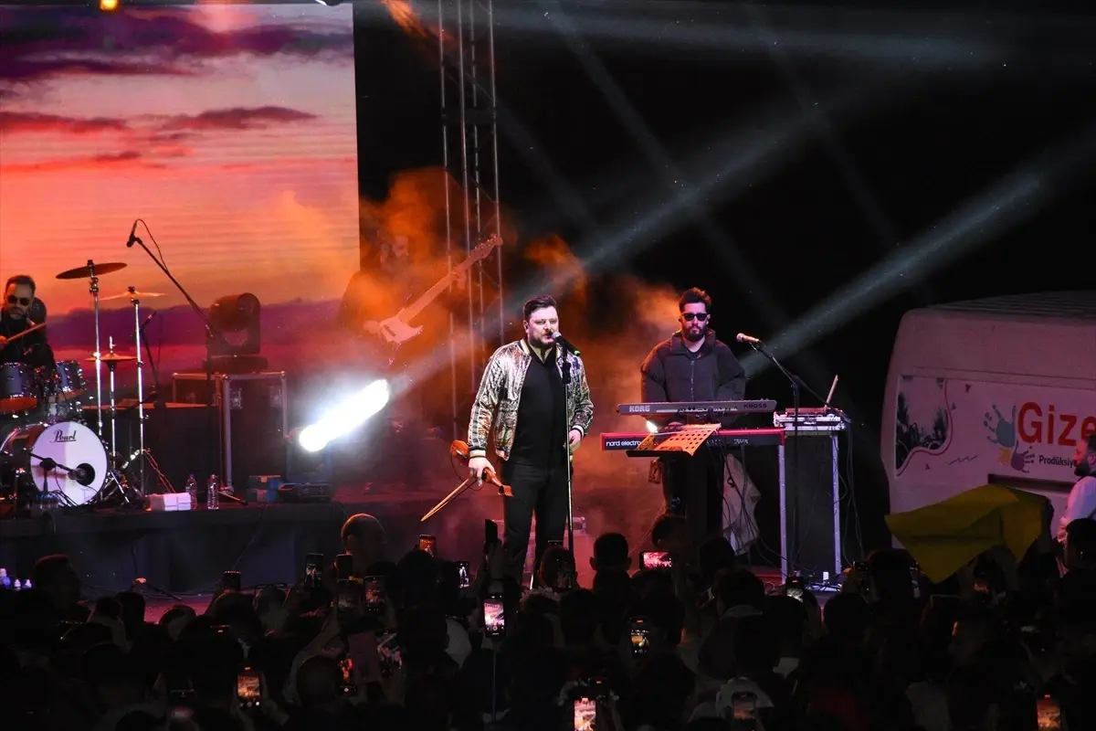 Ekin Uzunlar, Yaşayan Miras Festivali'nde Afyonkarahisar'da Konser Verdi
