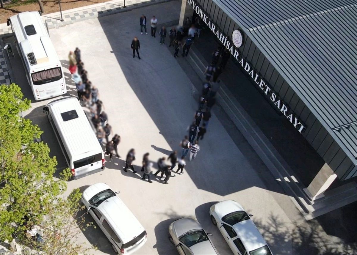 Afyonkarahisar'da Dolandırıcılık Operasyonu: 25 Tutuklama