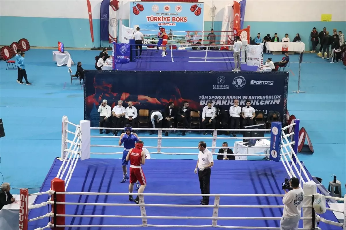 İsmet Sarı Genç Erkekler Türkiye Ferdi Boks Şampiyonası Ağrı'da Devam Ediyor