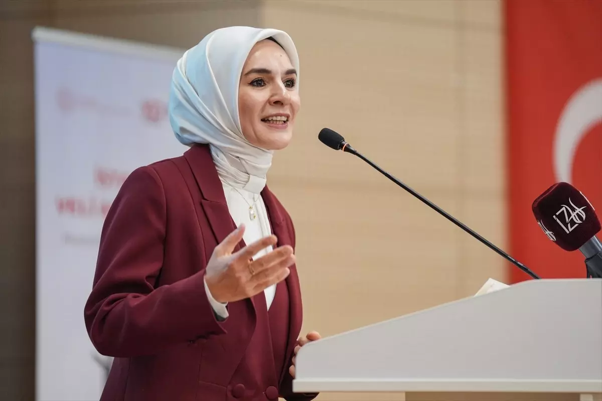 Aile ve Sosyal Hizmetler Bakanı Göktaş, Ebeveynlik Zirvesi'nde konuştu Açıklaması