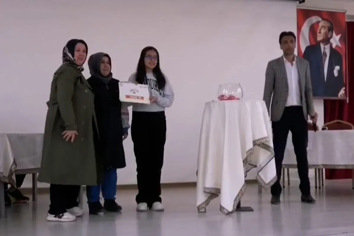 Ailelerle elele, kitaplarla gönülden gönüle! Yeşilhisar'da anlamlı yarışma