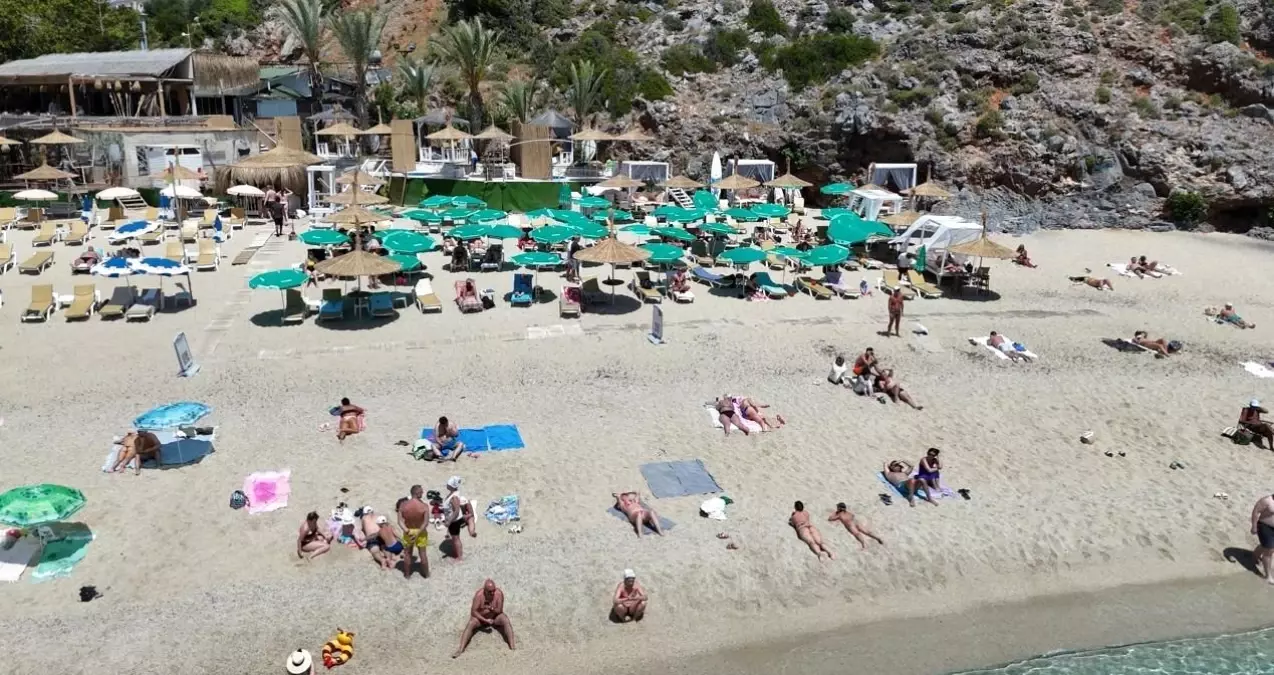 Kleopatra Plajı'nda Yoğunluk: 30 Derece Hava, 24 Derece Deniz Suyu