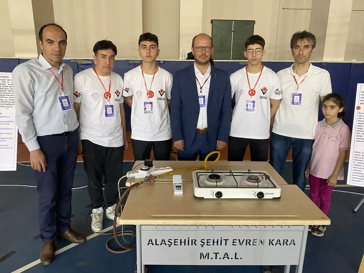 Alaşehir'de Lise Öğrencileri TÜBİTAK Bilim Fuarında Projelerini Sergiledi